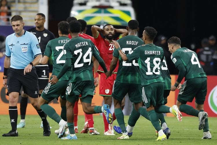 Hasil Arab Saudi Vs Oman, Riuh Drama VAR Warnai Kemenangan 2-1 Saudi