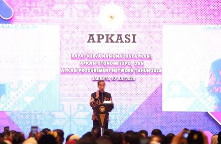 Presiden Joko Widodo Buka Rakernas XVI Apkasi lalu Apkasi Otonomi Expo 2024