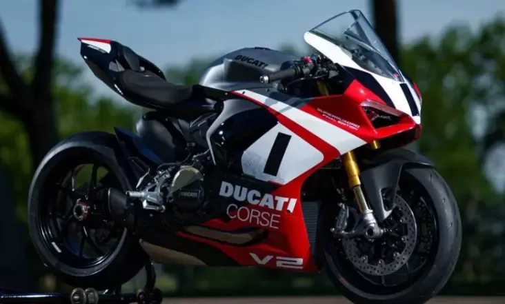 Tinggalkan Mesin V-Twin, Ducati Panigale V2 Superquadro Final Edition Dikenalkan