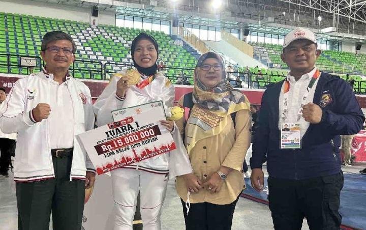 Bertanding dalam Kondisi Cedera, Permata Cinta Nadya Raih Emas Taekwondo PON 2024